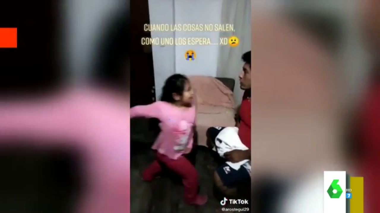 El vídeo de TikTok de un padre jugando con su hija que acaba mal