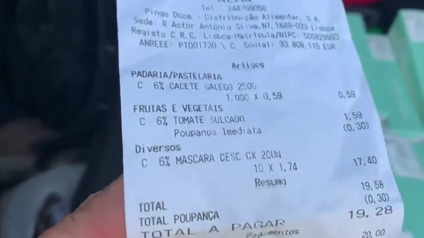 La denuncia viral de un español tras comprar 200 mascarillas por tan solo 17 euros en Portugal: "En España son casi 200 euros" La denuncia viral de un español tras comprar 200 mascarillas por tan solo 17 euros en Portugal: "En España son casi 200 euros"