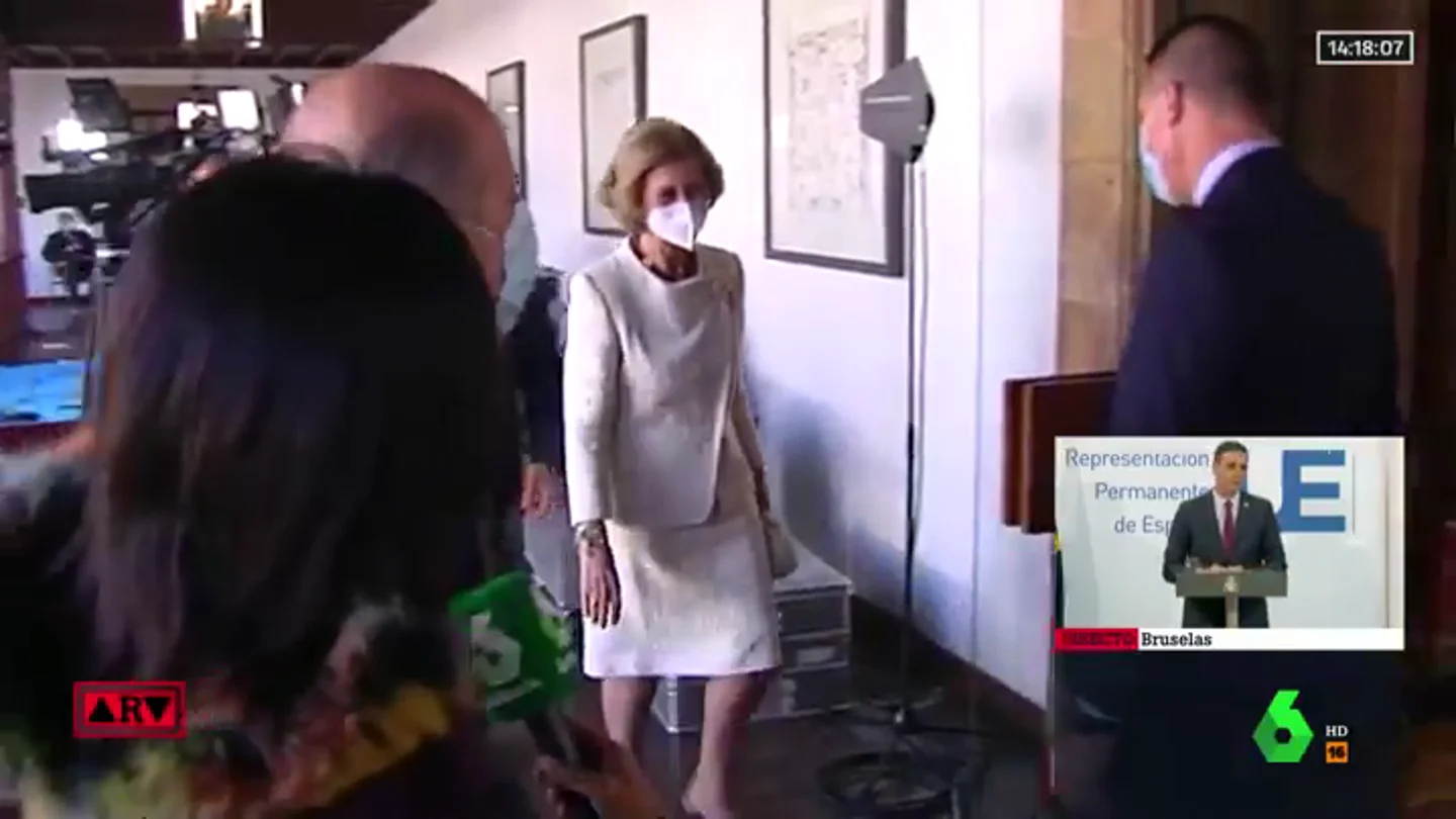 La reacción de la reina Sofía al ser preguntada por el rey emérito La reacción de la reina Sofía al ser preguntada por el rey emérito