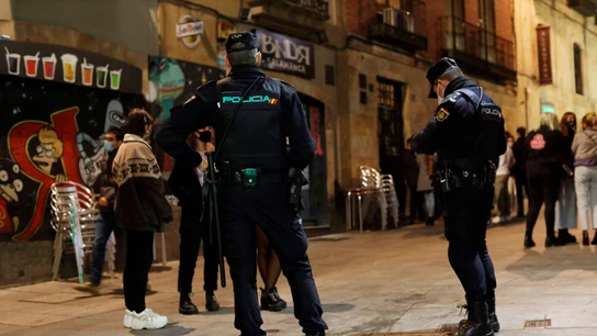Agentes de la Policía Nacional controlan las zonas de ocio de Salamanca para controlar la movilidad Agentes de la Policía Nacional controlan las zonas de ocio de Salamanca para controlar la movilidad