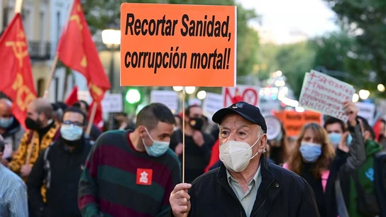 Imagen de un hombre en la manifestación por la sanidad pública en Madrid Imagen de un hombre en la manifestación por la sanidad pública en Madrid