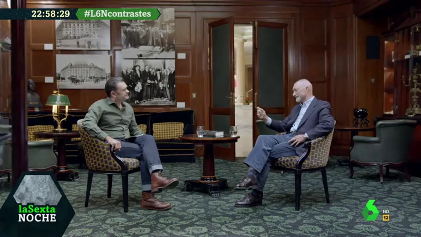 El motivó que animó a Pérez-Reverte a escribir 'Línea de Fuego': "Los partidos utilizan la guerra civil de manera peligrosa" El motivó que animó a Pérez-Reverte a escribir 'Línea de Fuego': "Los partidos utilizan la guerra civil de manera peligrosa"