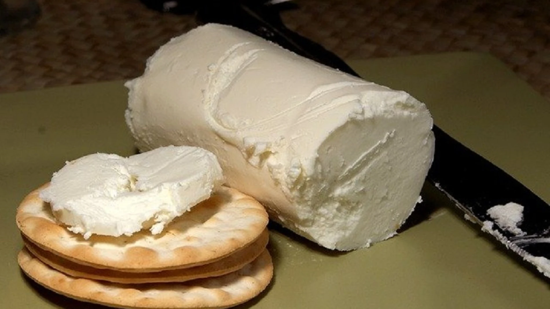 Imagen de archivo de un queso de rulo de cabra