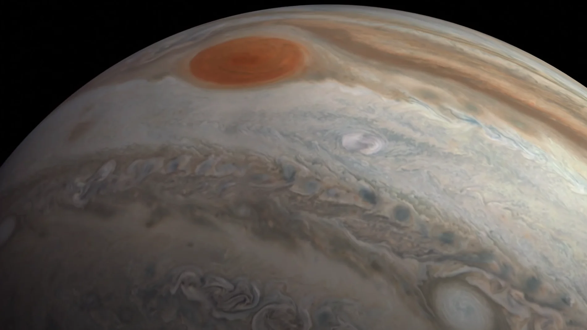 La nave Juno sobrevuela Júpiter