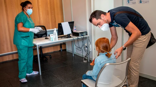 Una niña es atendida en la unidad 'Kid Covid' en Palma de Mallorca Una niña es atendida en la unidad 'Kid Covid' en Palma de Mallorca