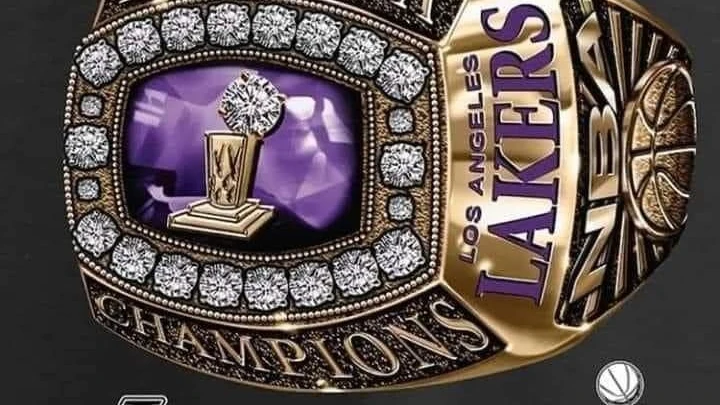 Imagen del anillo que podrían recibir los jugadores de los Lakers