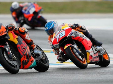 Alex M&aacute;rquez, luchando contra Pol Espargar&oacute;