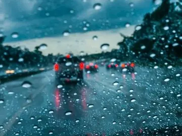 La lluvia puede complicar nuestra experiencia de conducción La lluvia puede complicar nuestra experiencia de conducción
