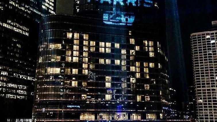 Campaña a favor de Biden en la Torre Trump de Chicago