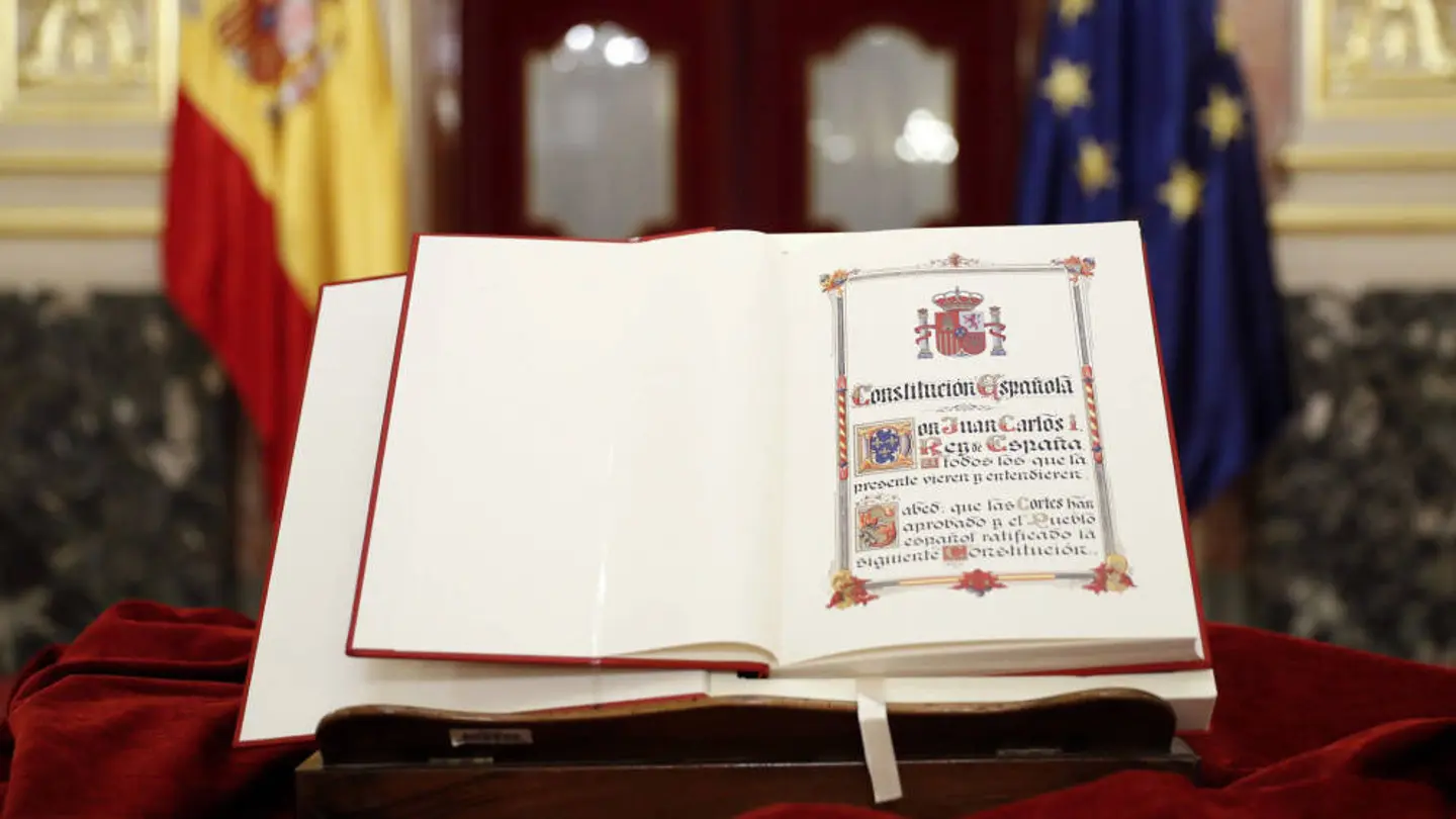 La Constitución española Constitución