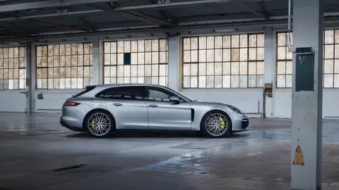 Porsche Panamera 4 E-Hybrid Porsche Panamera 4 E-Hybrid