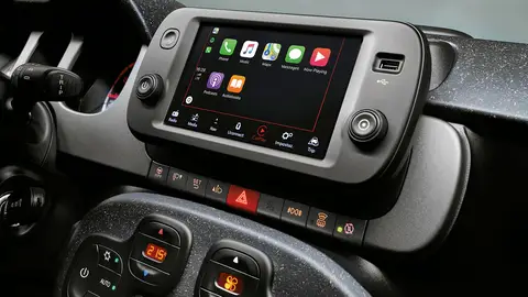 El renovado Panda incluye una pantalla táctil central de 7 pulgadas Fiat Panda 2021