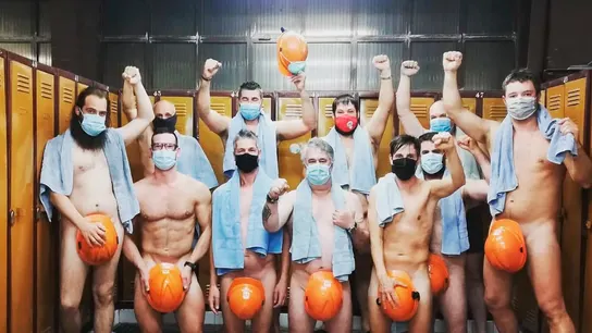 Los trabajadores de Alcoa se quedan "en pelotas" Los trabajadores de Alcoa se quedan "en pelotas"
