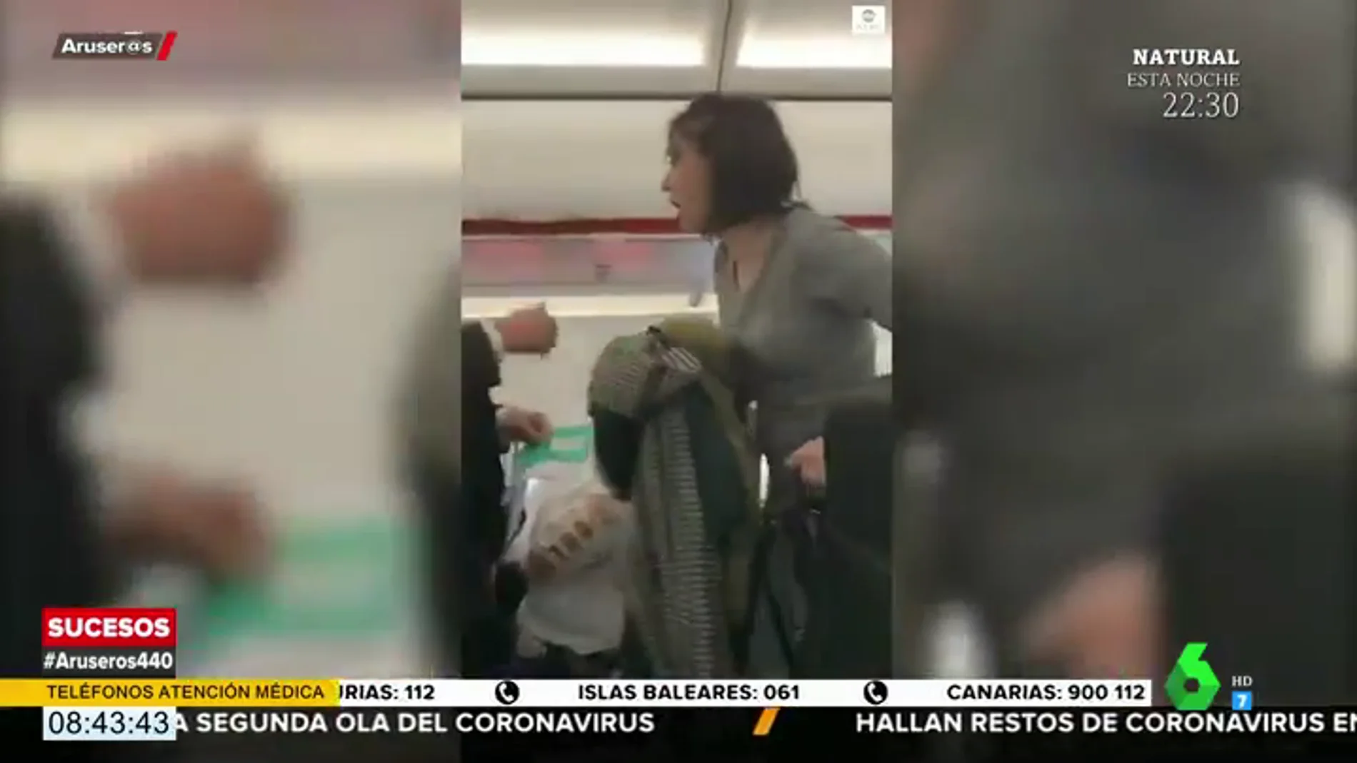 Una mujer tose a los pasajeros de un avión como venganza al ser expulsada por no llevar mascarilla 