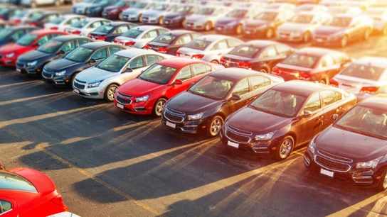 Imagen de archivo de coches sin matricular Imagen de archivo de coches sin matricular