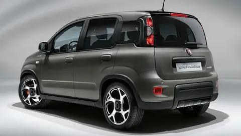 El Panda Sport incluye el techo en color negro y las pinzas de freno en color rojo Fiat Panda 2021