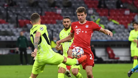 Müller, en el partido del Bayern-Atlético de Madrid Hizo falta y le sacaron una dudosa tarjeta amarilla