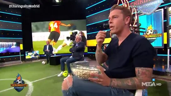 Juanma Rodríguez no dio crédito: Jota Jordi sacó las palomitas cuando el madridista entró a plató Juanma Rodríguez no dio crédito: Jota Jordi sacó las palomitas cuando el madridista entró a plató