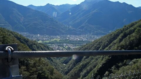 Vistas desde el puente tibetano Carasc