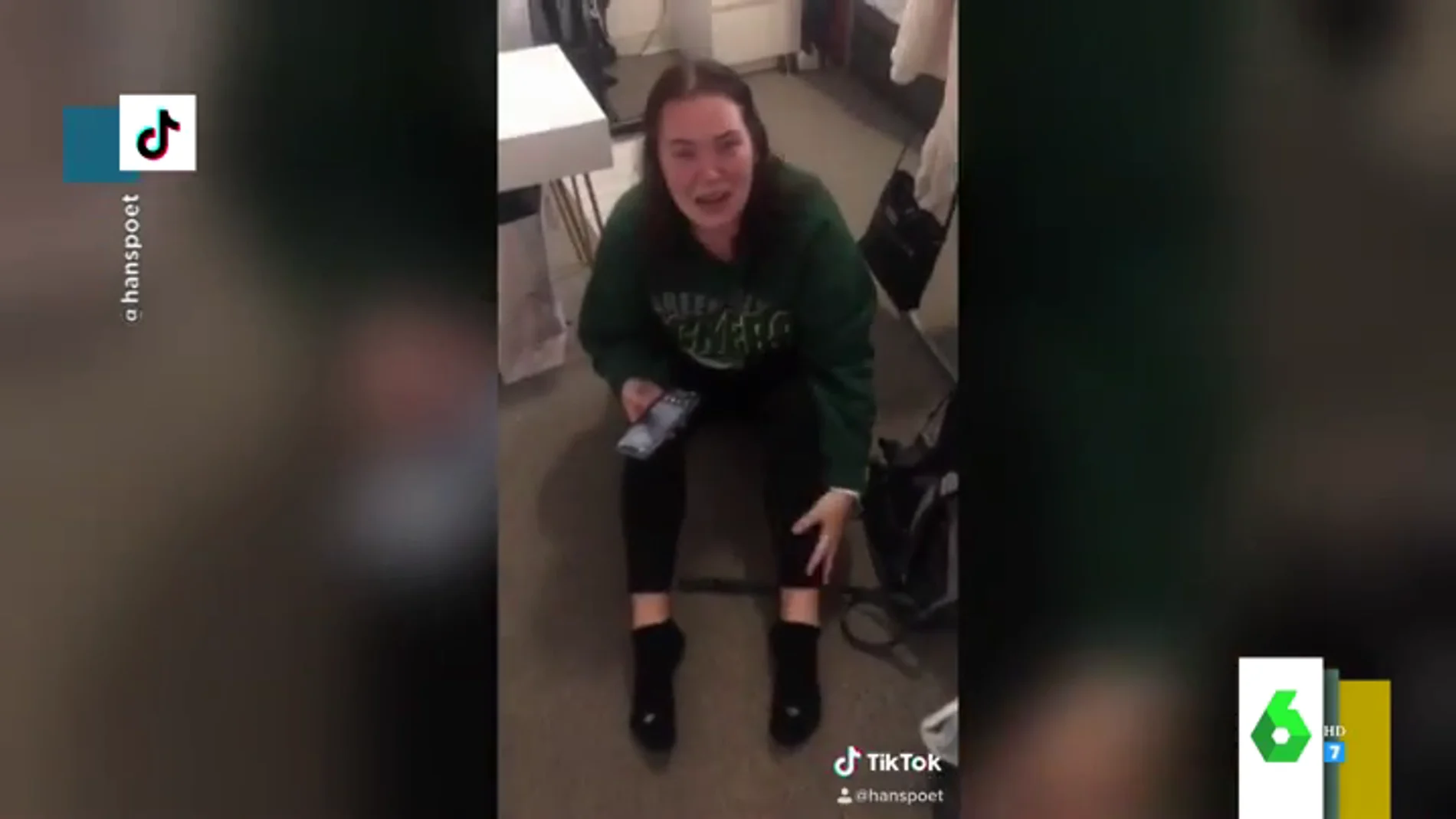 La reacción viral de una joven tras mandar por error a su profesora un trabajo con el título "Estúpido trabajo sin sentido"