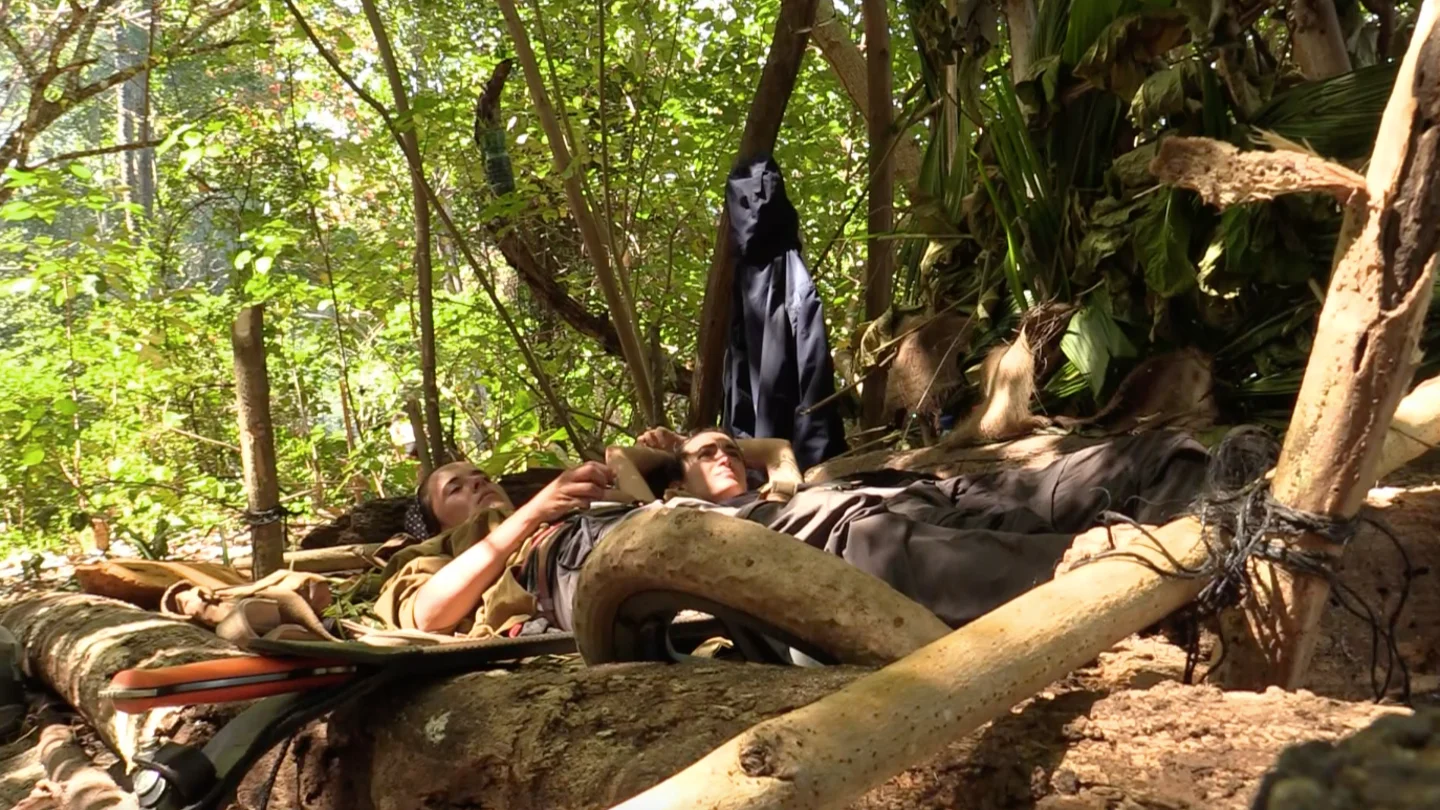 Silvia y AnaPi, en su refugio Silvia y AnaPi, en su refugio