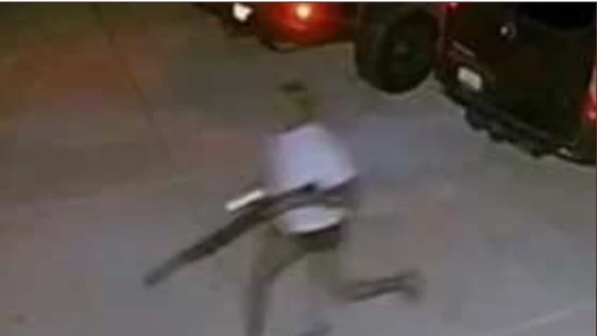 Jon Jones persiguiendo al ladrón que entró en su casa El luchador de la UFC no dudó un instante en perseguirlo