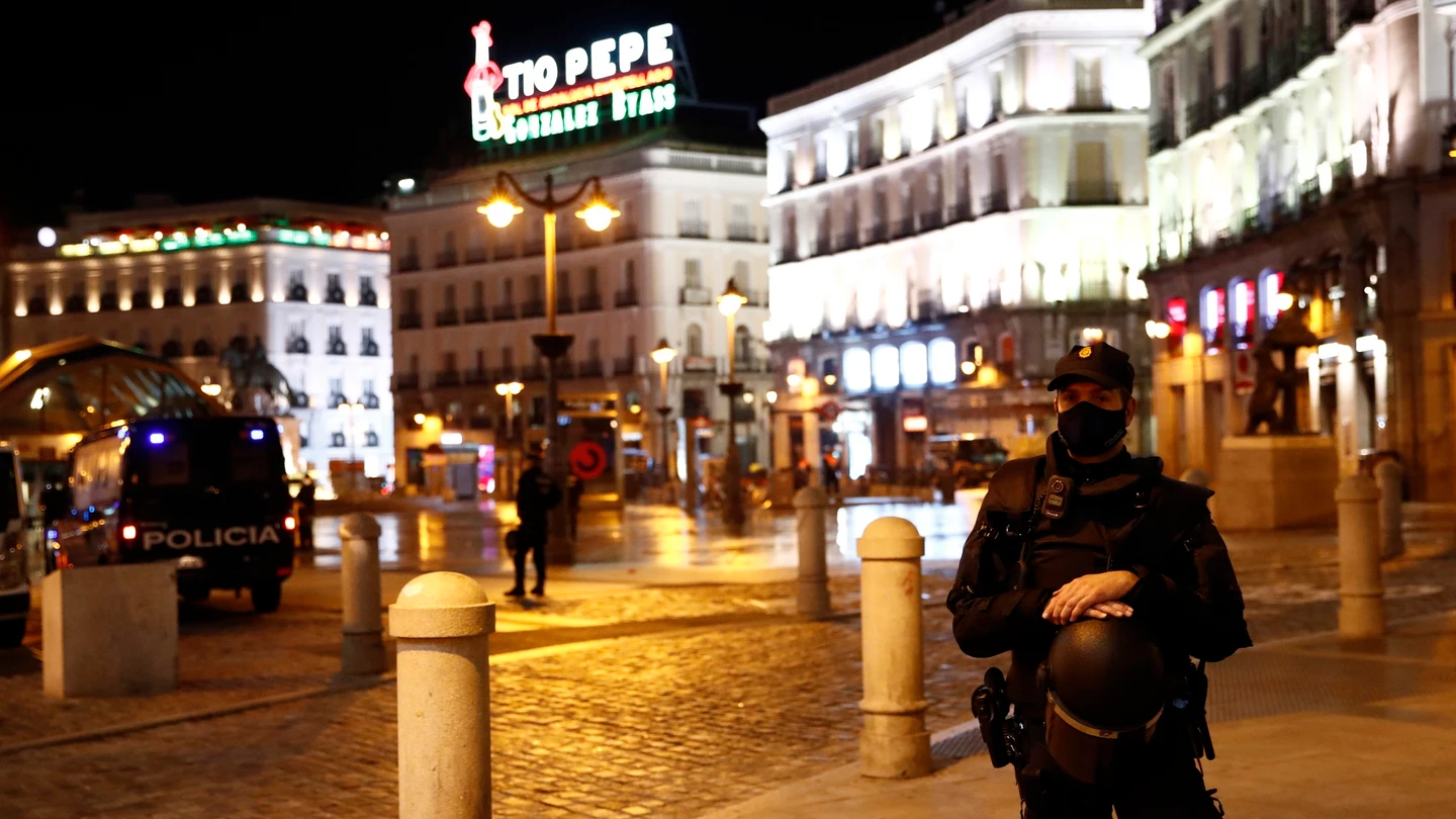Miembros de la Policía Nacional en la Puerta del Sol Miembros de la Policía Nacional en la Puerta del Sol