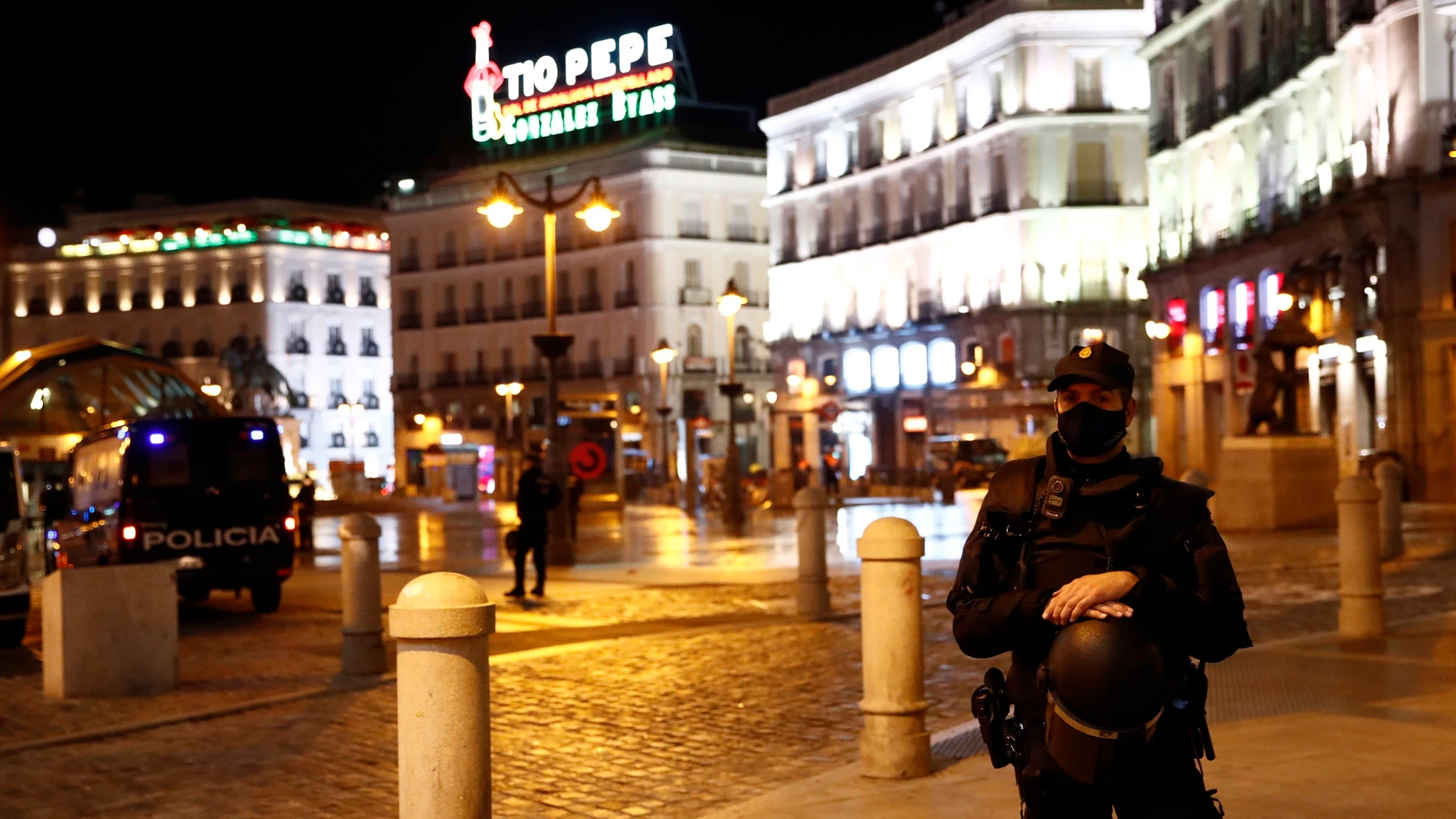 Miembros de la Policía Nacional en la Puerta del Sol