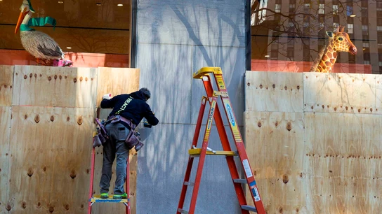 Un escaparate de Nueva York se blinda ante posibles disturbios Un escaparate de Nueva York se blinda ante posibles disturbios
