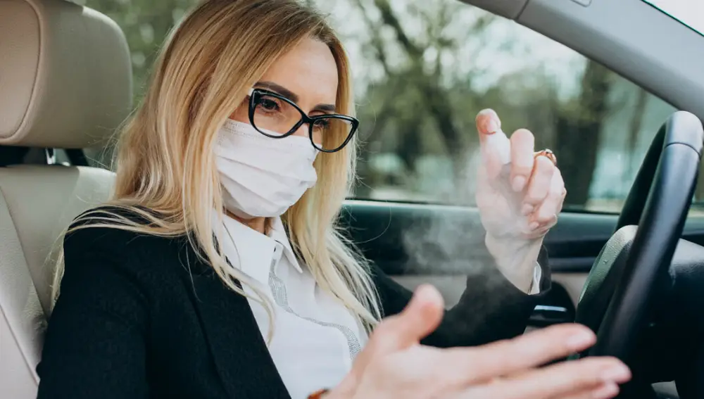 Gel hidroalcohólico en el coche