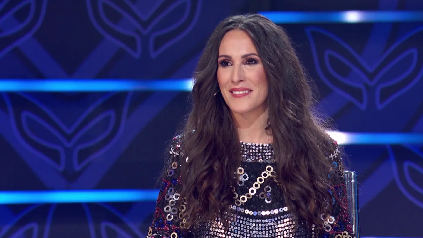 Malú da un golpe en la mesa sobre la identidad del Girasol: “Lo sé, lo tengo clarísimo” Malú da un golpe en la mesa sobre la identidad del Girasol: “Lo sé, lo tengo clarísimo”