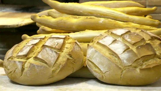 Así se hace el pan tradicional: una receta natural, con masa madre, sin aditivos y sin conservantes Así se hace el pan tradicional: una receta natural, con masa madre, sin aditivos y sin conservantes