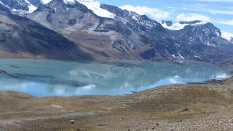 Lago Suches, uno de los lagos de la Cordillera Apolobamba