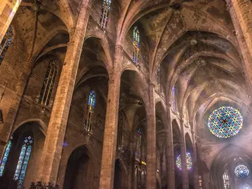 Interior Catedral de Mallorca, rosetón. Interior Catedral de Mallorca, rosetón.
