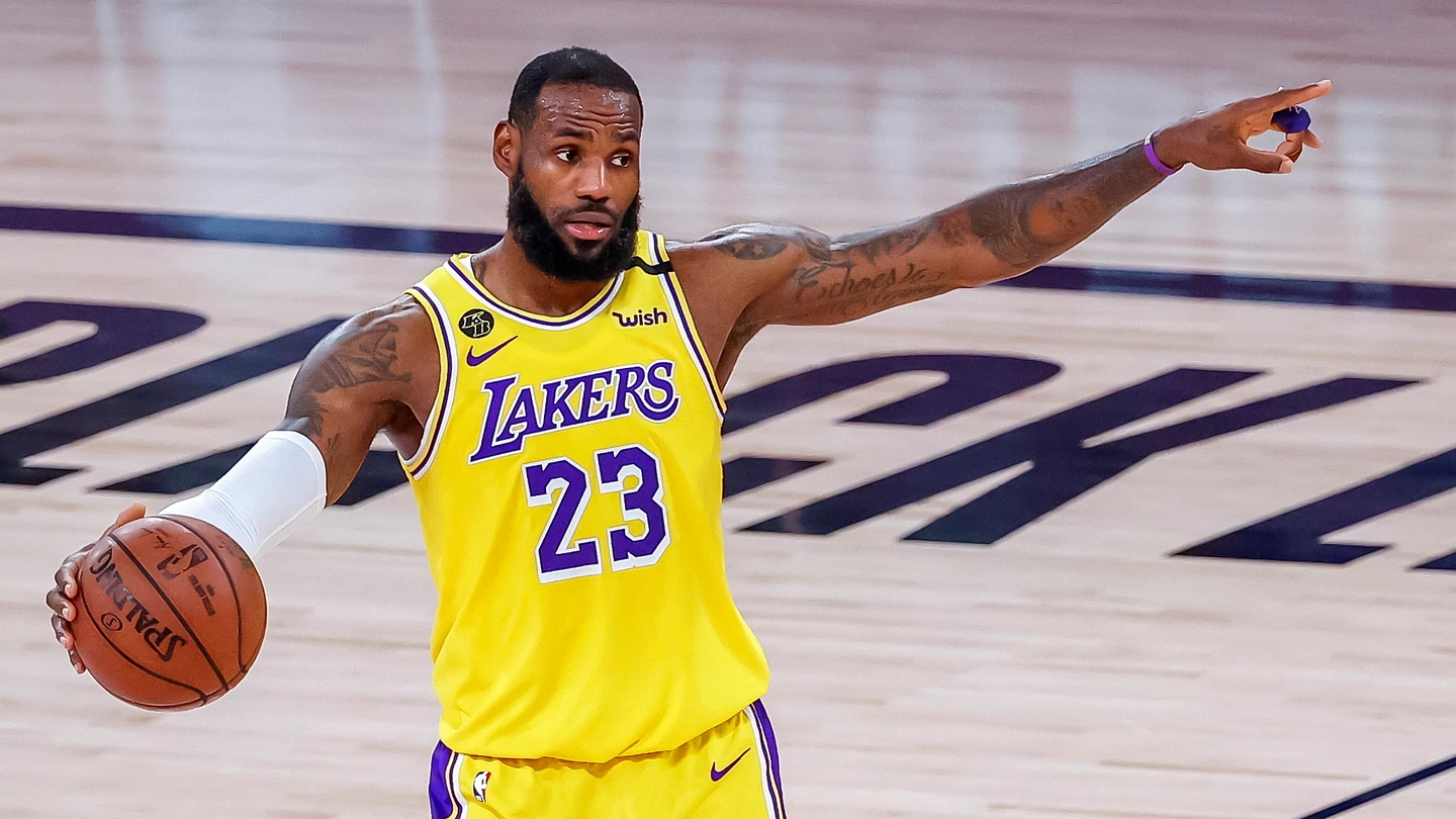 LeBron James, en un partido con los Lakers El jugador pide ayuda para encontrar al asesino de su amiga