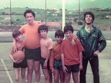 Iñaki Zubizarreta (segundo por la izquierda), de joven
