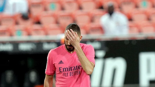 Karim Benzema, cabizbajo Karim Benzema, cabizbajo