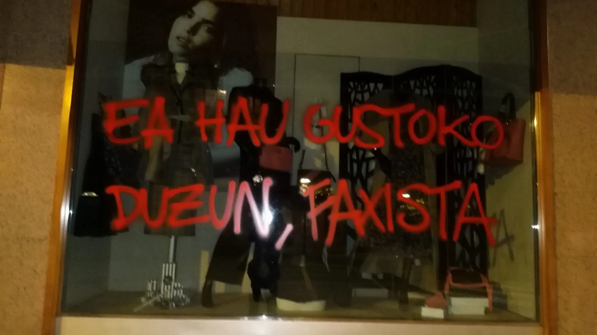 Imagen del ataque a la tienda de la madre de Abascal