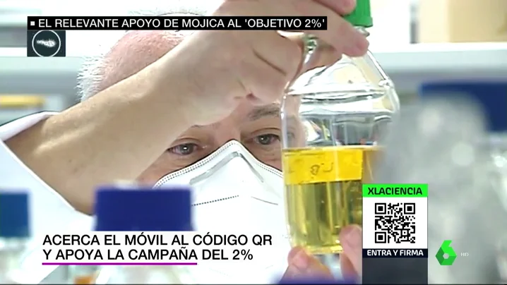 Francisco Mojica, en su laboratorio, desde donde apoya que se invierta más en ciencia