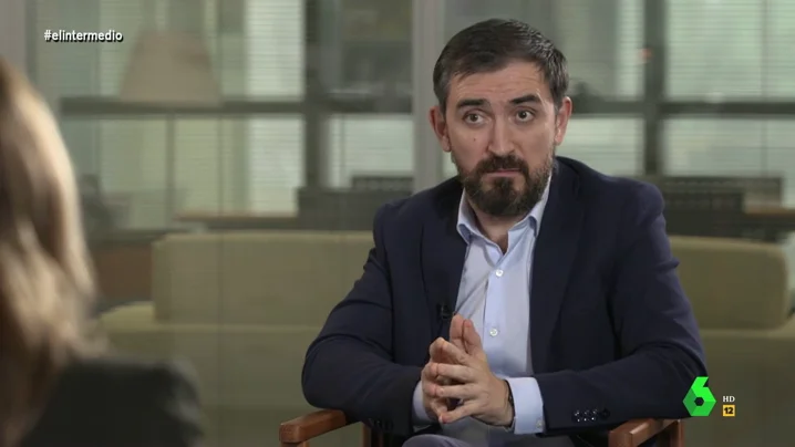 Ignacio Escolar: "Si el rey emérito ingresaba 300.000 euros en España y 65 millones en Arabia Saudí, ¿para quién trabajaba?"