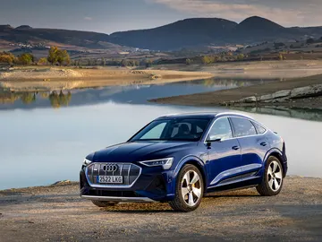 El e-tron Sportback tiene un precio 2.300 euros superior a la versión normal El e-tron Sportback tiene un precio 2.300 euros superior a la versión normal