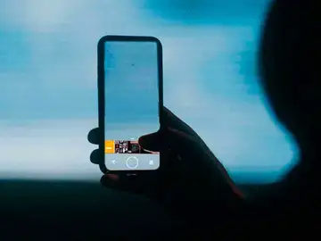 Cambia de cámara en WhatsApp con este sencillo gesto Cambia de cámara en WhatsApp con este sencillo gesto