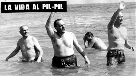 Fraga se baña en Palomares (Archivo) Fraga se baña en Palomares (Archivo)