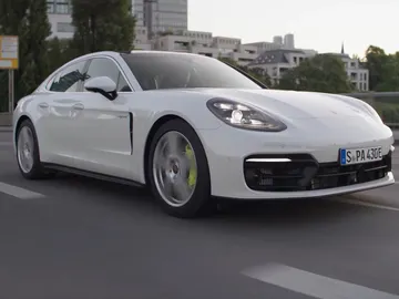 Porsche trabaja con modelos híbridos y eléctricos para el presente y el futuro Porsche trabaja con modelos híbridos y eléctricos para el presente y el futuro