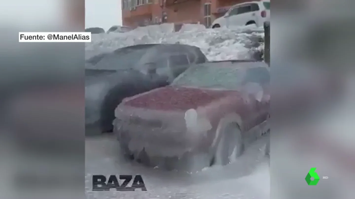 Impactantes imágenes de Vladivostok (Rusia): coches congelados, miles de casas sin agua ni calefacción y varios muertos Impactantes imágenes de Vladivostok (Rusia): coches congelados, miles de casas sin agua ni calefacción y varios muertos