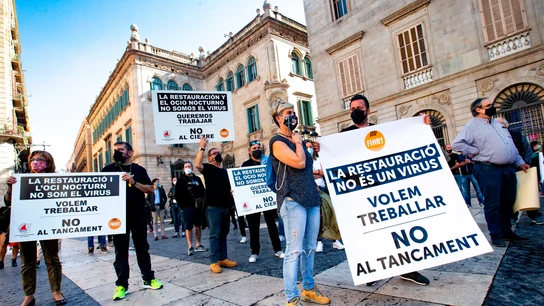 Trabajadores de la Federación Intercomarcal de Hostelería, Restauración y Turismo de Cataluña en una concentración Trabajadores de la Federación Intercomarcal de Hostelería, Restauración y Turismo de Cataluña en una concentración