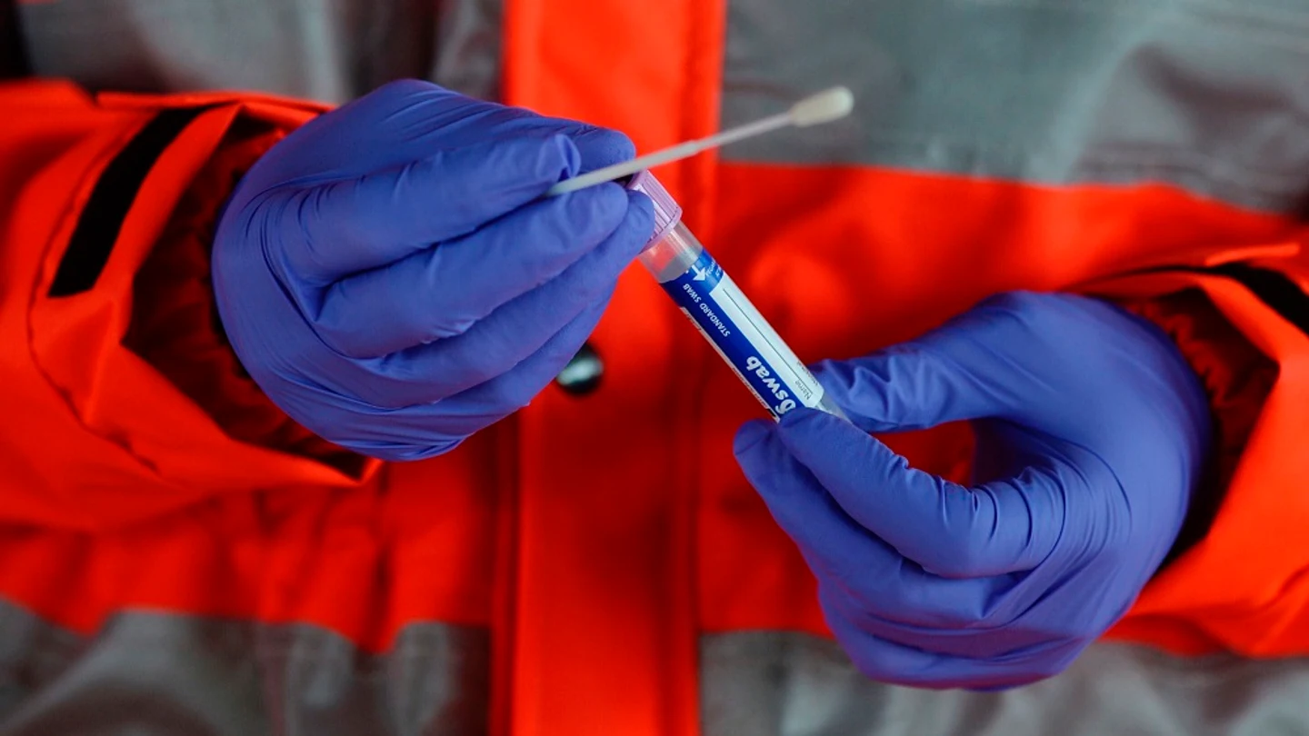 Toma de muestras “Covid-Auto” para la posterior realización de test PCR de detección del coronavirus, en el Hospital Universitario Río Hortega de Valladolid Toma de muestras “Covid-Auto” para la posterior realización de test PCR de detección del coronavirus, en el Hospital Universitario Río Hortega de Valladolid