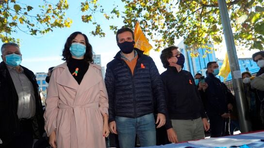 Isabel D&iacute;az Ayuso, presidenta de la Comunidad de Madrid; Pablo Casado, presidente del PP, y Jos&eacute; Luis Mart&iacute;nez-Almeida, alcalde de Madrid