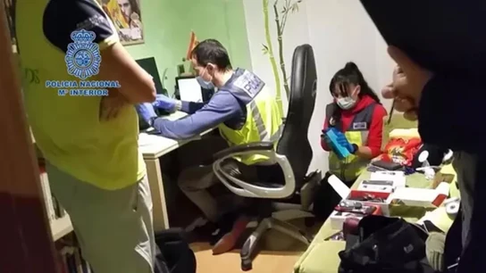 Detenidos siete pederastas en una operación contra la pornografía infantil en internet. Detenidos siete pederastas en una operación contra la pornografía infantil en internet.