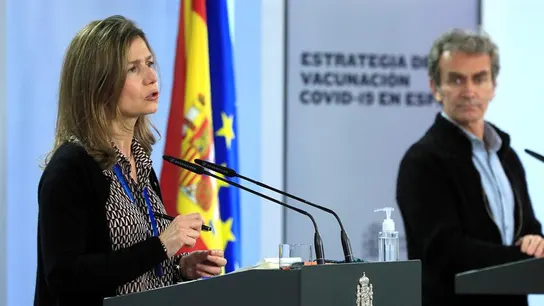 El director del Centro de Coordinación de Alertas y Emergencias Sanitarias (CCAES), Fernando Simón, y la directora de la Agencia Española del Medicamento, María Jesús Lamas. El director del Centro de Coordinación de Alertas y Emergencias Sanitarias (CCAES), Fernando Simón, y la directora de la Agencia Española del Medicamento, María Jesús Lamas.